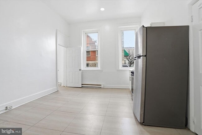 Building Photo - 3462 N Front St