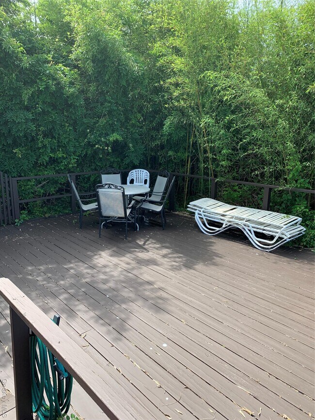 Building Photo - 30 Bungalow Ln