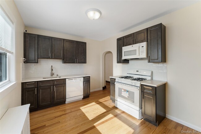 Building Photo - 310 Hayward St