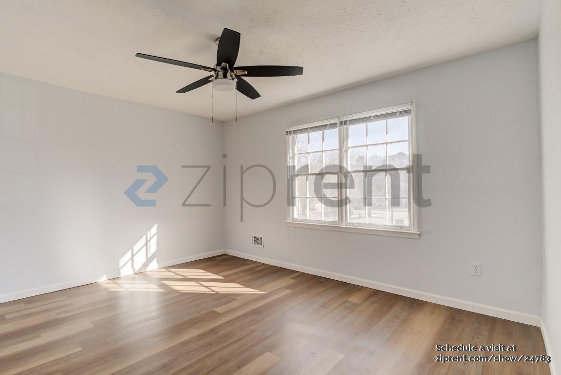 Building Photo - Unit A