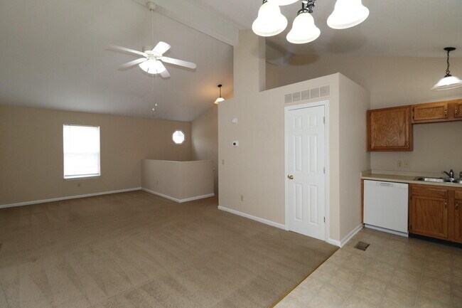 Building Photo - 238 Lakeview Dr