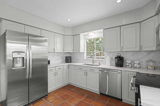 Building Photo - 1714 N Palmway