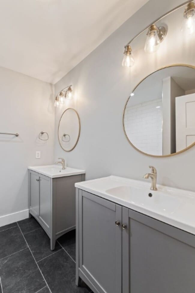 Building Photo - 1806 Woodlawn Ave