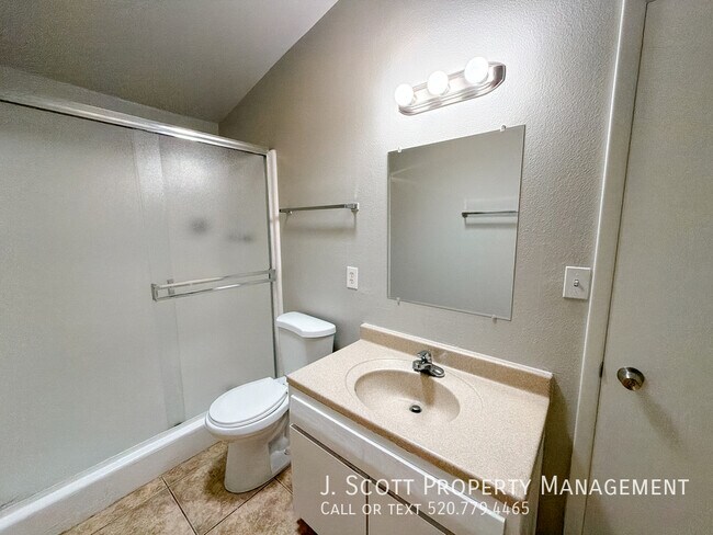 Building Photo - 3914 E Becker Ln