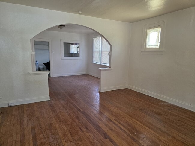 Building Photo - 2528 McLaran Ave