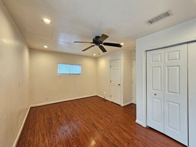 Building Photo - AVAILABLE NOW!