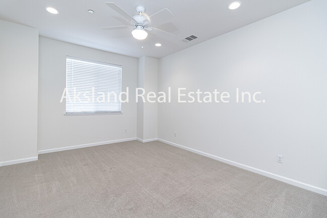 Building Photo - 2355 Azevedo Ave