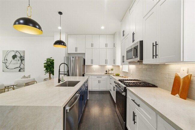 Building Photo - 5024 Winnetka St