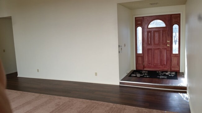 Building Photo - Mission Oaks Home