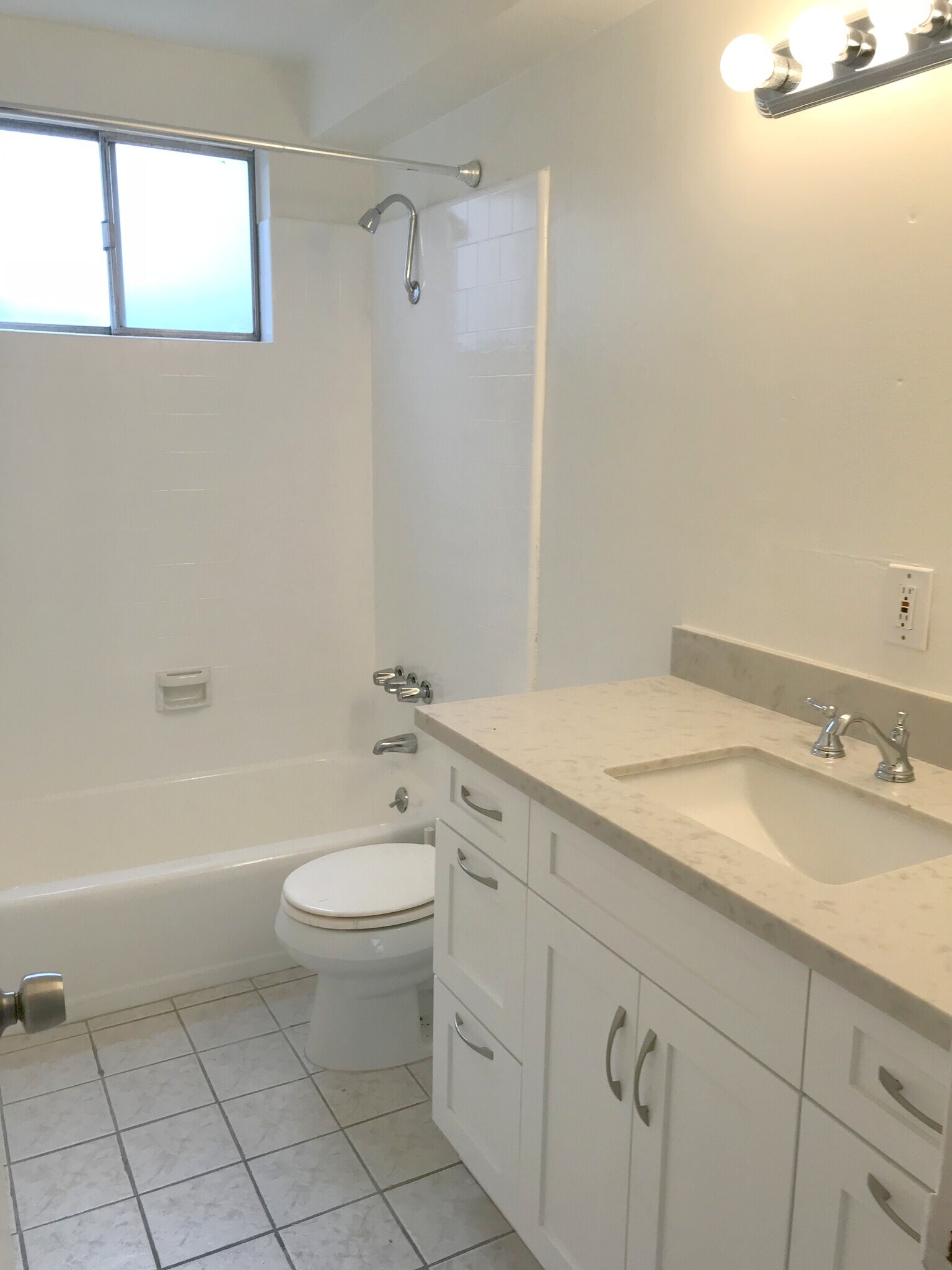 Building Photo - 1126 Cypress Ave