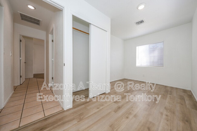 Building Photo - 4538 E Lester St