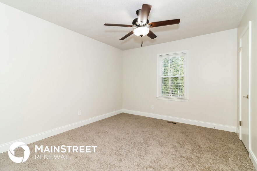 Building Photo - 41 Valley Dr