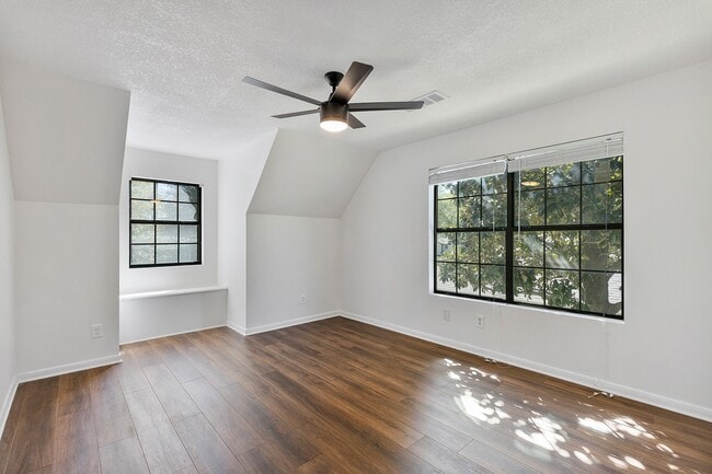 Building Photo - 504 Percival St