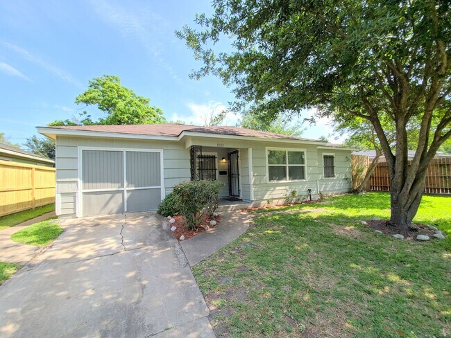 Building Photo - 1223 Shawnee St