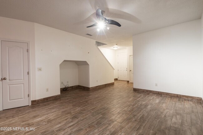 Building Photo - 8870 Inlet Bluff Dr