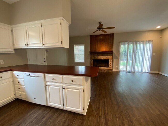 Building Photo - Storybook 3 Bedroom House