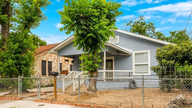 Building Photo - Fully Furnished 3 bedroom 2 bath  for 2 weeks or a Month stay