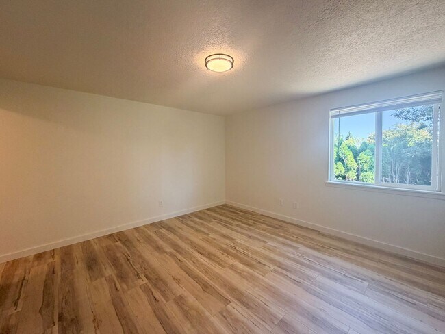 Building Photo - 4507-4517-4517 Boulder Dr SE