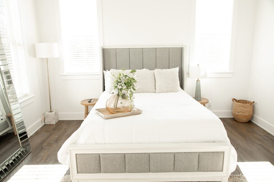 Building Photo - 2025 Loretta Parker Lane