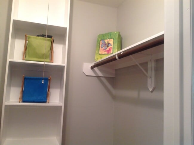 Building Photo - 7427 Tanager St