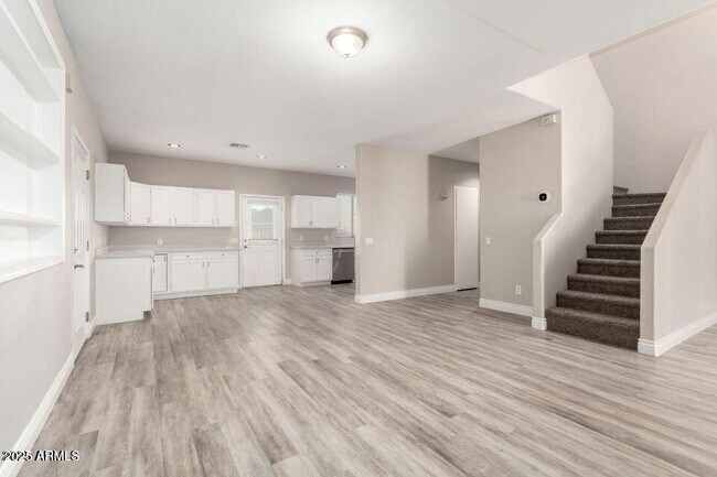 Building Photo - 1819 W Joy Ranch Rd