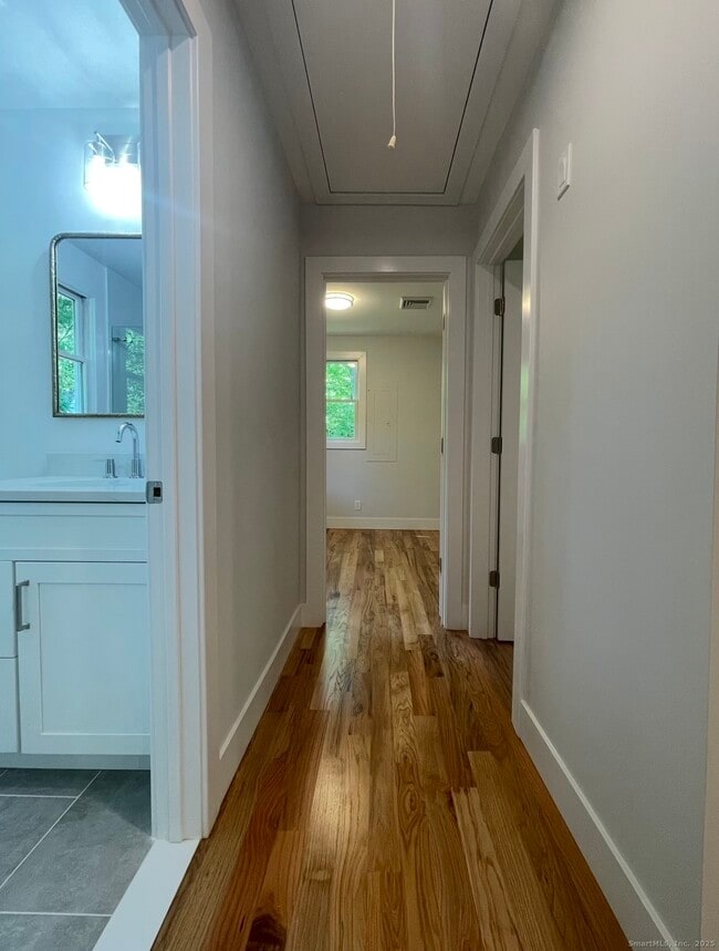 Building Photo - 23 Valley View Ln