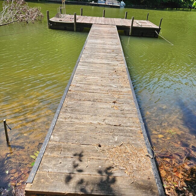 Building Photo - 220 Gumlog Dr