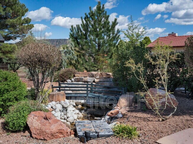 Building Photo - 490 Deer Pass Dr