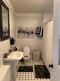 BATHROOM - 3404 Dauphine St