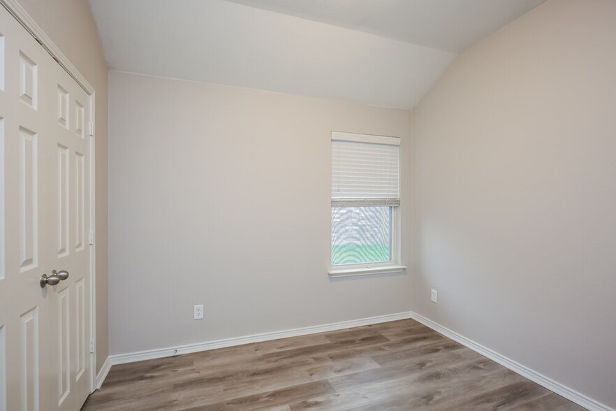 Building Photo - 258 Kennedy Dr