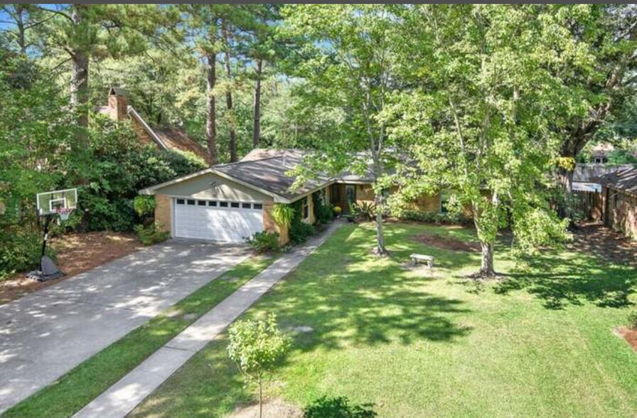 Building Photo - 102 Robinhood Dr