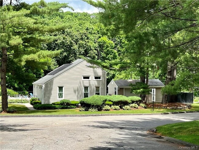 Building Photo - 1604 Holly Stream Ct