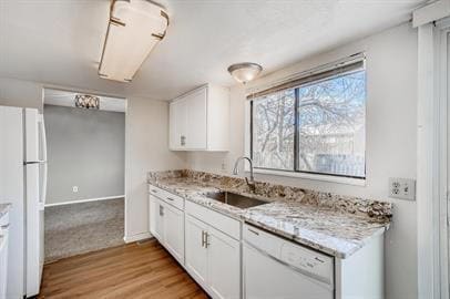 Building Photo - 2 car attached garage, located near Greenway Park Golf Course, pool, tennis courts and clubhouse....