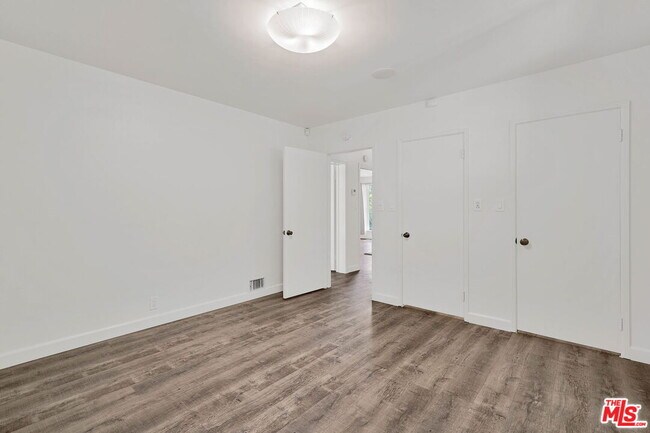 Building Photo - 4818 La Canada Blvd