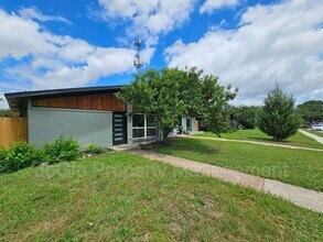 Building Photo - 1725 R Avenue