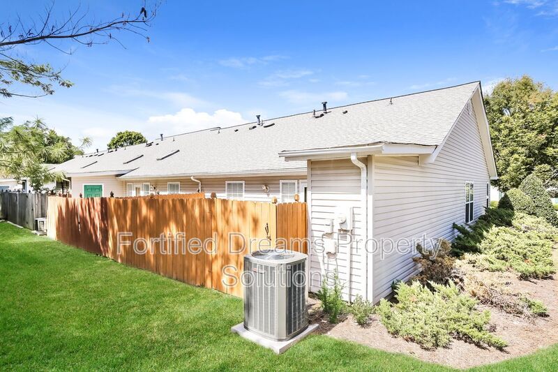 Building Photo - 198 Wesley Harris Cir