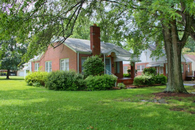 Building Photo - 303 W Carver St