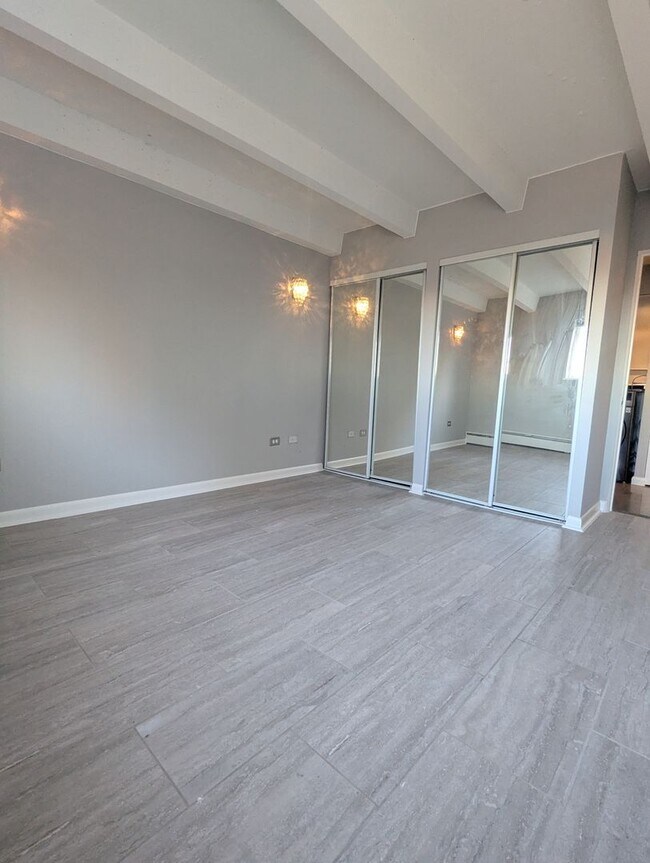 Building Photo - FABULOUS PEARL STREET CONDO IN SECURE BLDG...