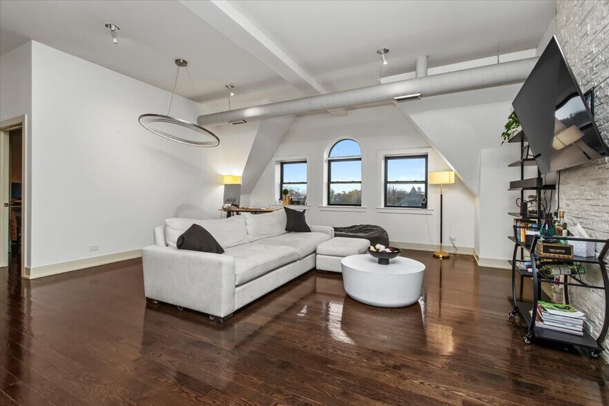 Building Photo - 4234 S Ellis Ave