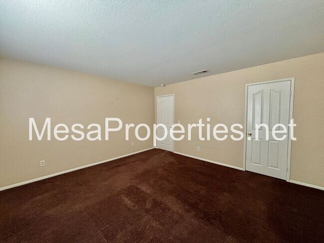 Building Photo - 13535 Silversand St