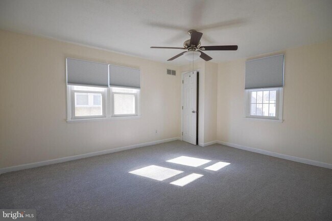 Building Photo - 224 Waverly Rd