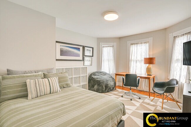 Building Photo - 44 Cottage St