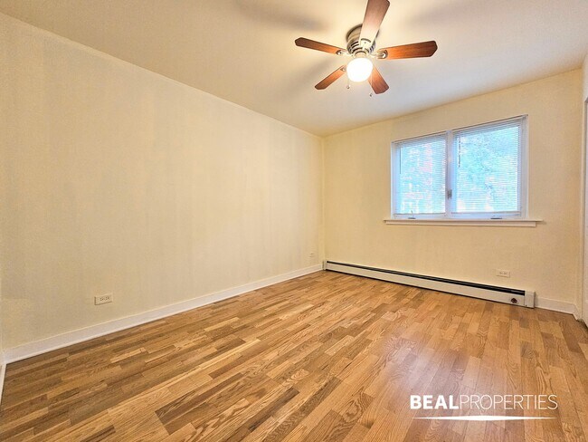 Building Photo - 625 W Wrightwood Ave