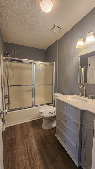 Building Photo - 103 Sandlewood Dr