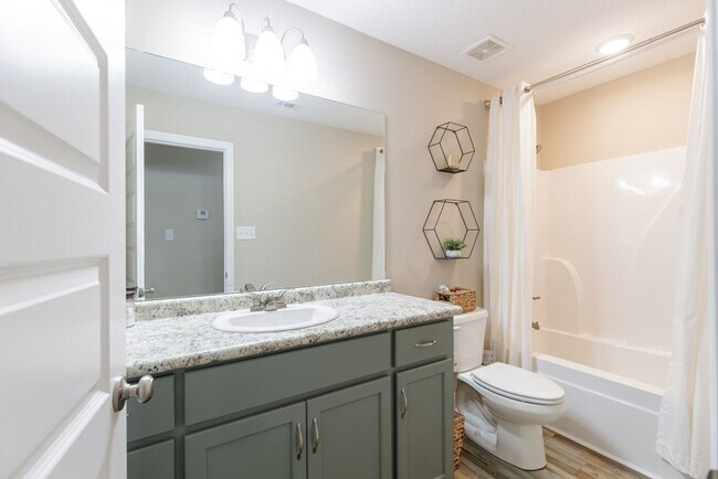 Building Photo - Contemporary 4BR/2BA Home with 2-Car Garage, Spacious Yard, and Close Proximity to Moody Air Forc...