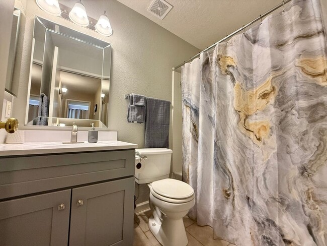 Building Photo - Beautiful Updated 3 Bedroom / 2 Bathroom Home in Prime Rio Rancho Location