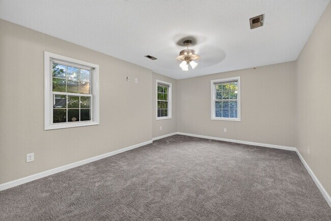 Building Photo - 1065 Lindenwood Ave