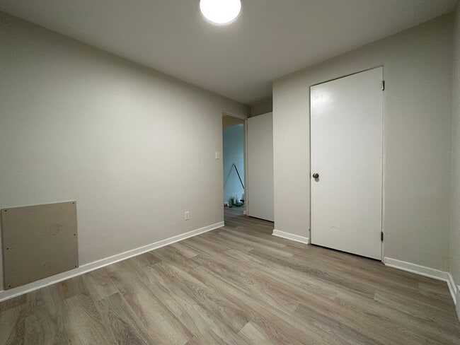 Building Photo - 152 Elmwood Dr