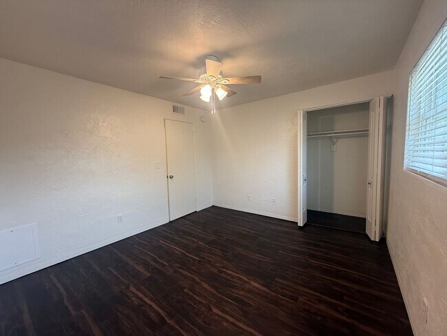 Building Photo - 1610 S Palmetto Ave