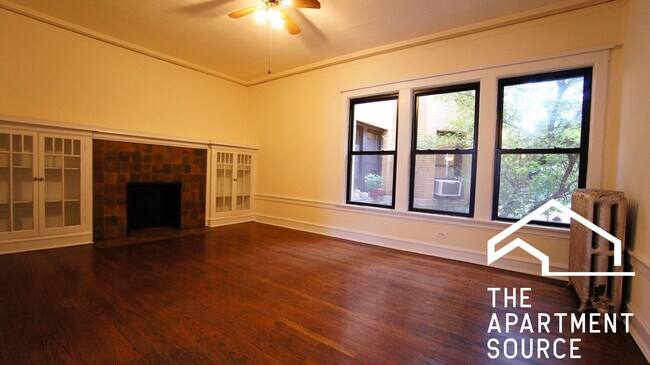 Building Photo - 2422 N Sawyer Ave